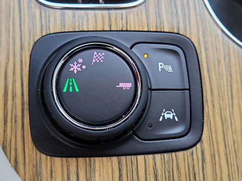 Used 2018 GMC Acadia Denali w/ Technology Package image 30