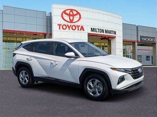 Used 2024 Hyundai Tucson SE image 1