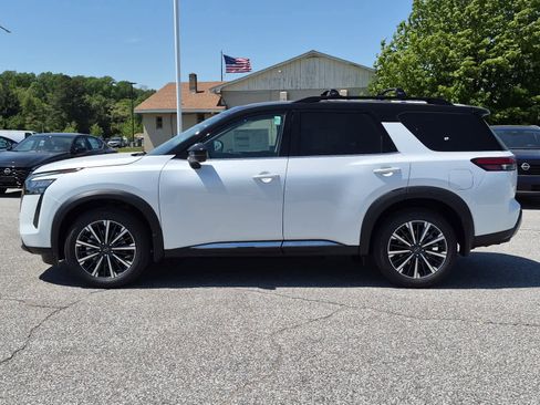 New 2026 Nissan Pathfinder Platinum AWD/4WD image 5