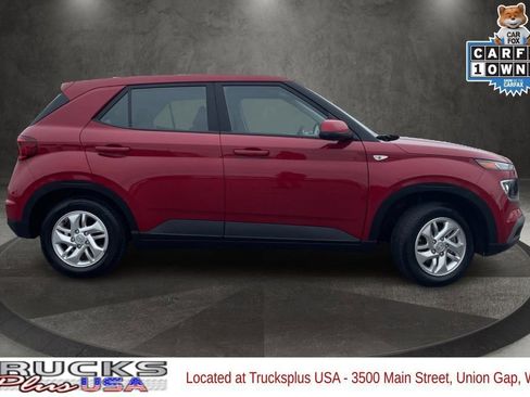 Used 2023 Hyundai Venue SE image 2