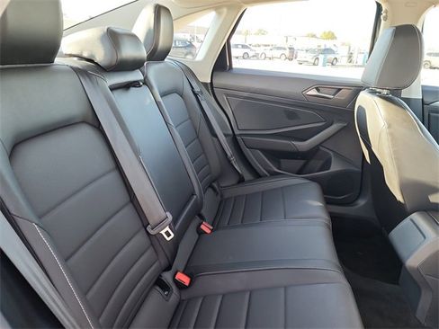 Used 2024 Volkswagen Jetta SE image 16