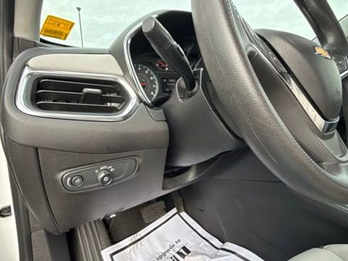 Used 2021 Chevrolet Equinox LS image 22