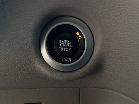 Used 2023 Chrysler Voyager LX FWD image 30
