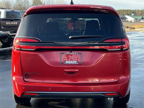 New 2026 Chrysler Pacifica Select image 44