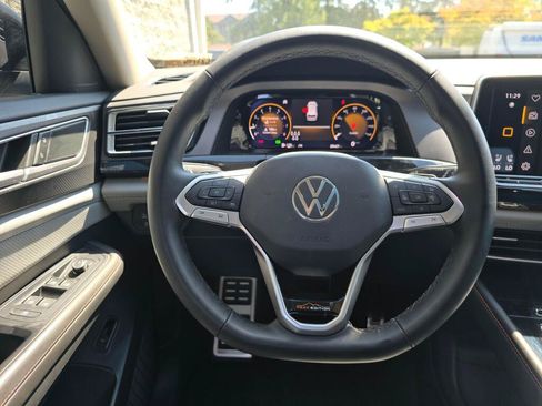 Used 2024 Volkswagen Atlas Peak Edition SE AWD/4WD image 33