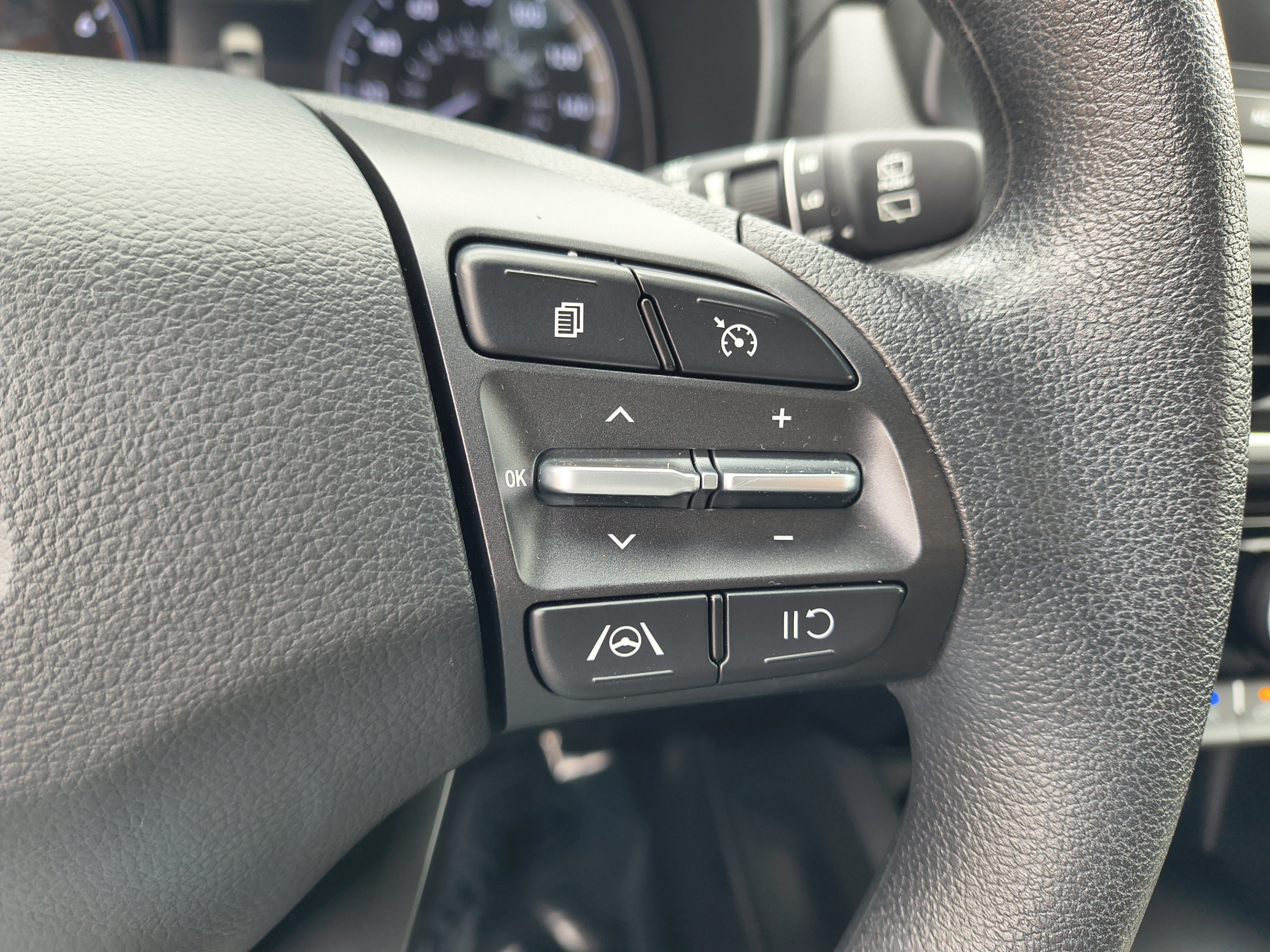 Certified 2023 Hyundai Kona SEL AWD/4WD image 28