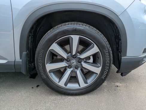 Certified 2025 Honda Pilot Touring image 15