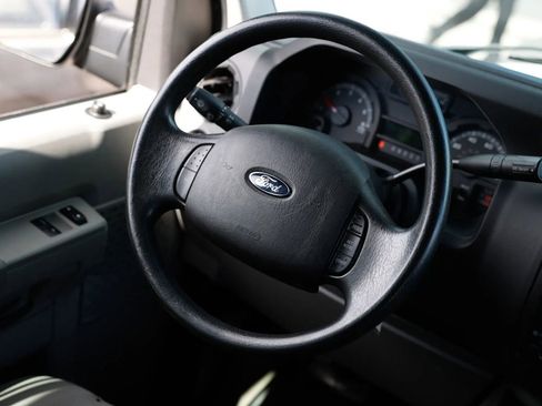 Used 2014 Ford E-350 and Econoline 350 XLT image 25