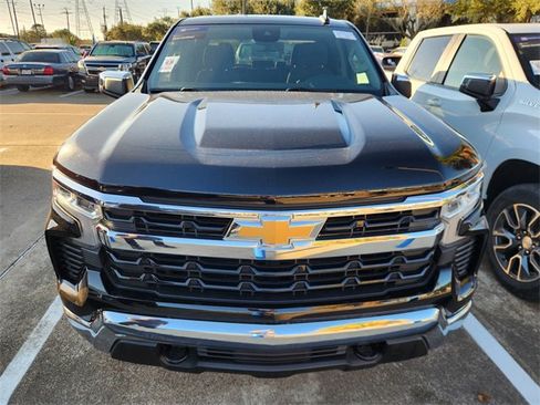 Used 2024 Chevrolet Silverado 1500 LT image 2