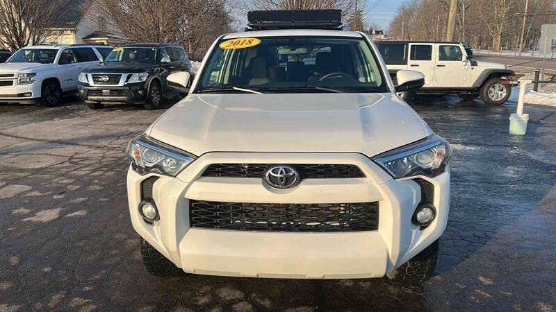Used 2018 Toyota 4Runner SR5 AWD/4WD image 32