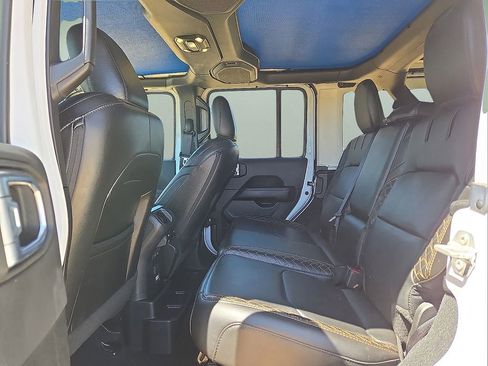 Used 2023 Jeep Wrangler Unlimited Sahara image 15