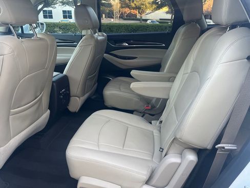 Used 2019 Buick Enclave Essence image 16