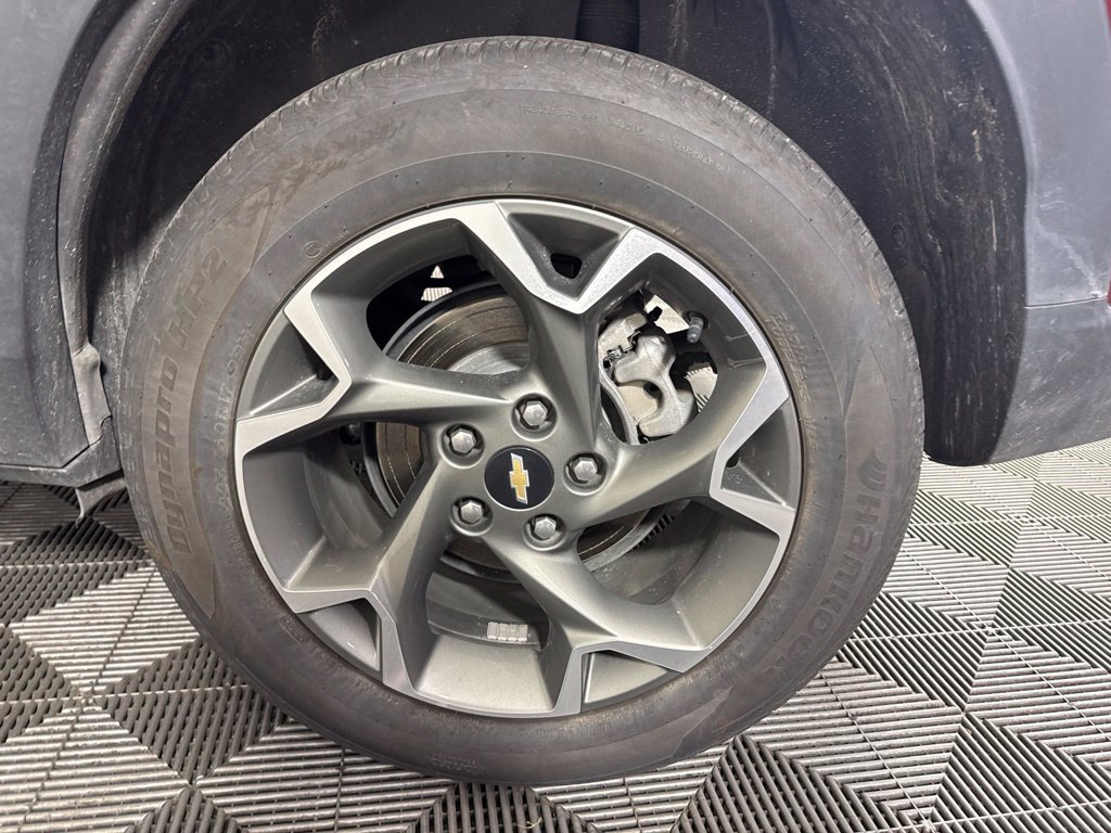 Used 2025 Chevrolet Trax LT FWD image 11