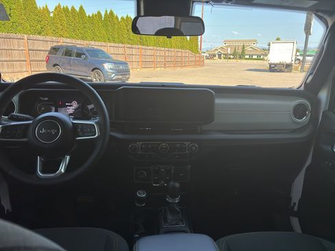 Used 2024 Jeep Wrangler Sahara image 30
