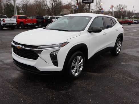 Used 2024 Chevrolet Trax LS image 27