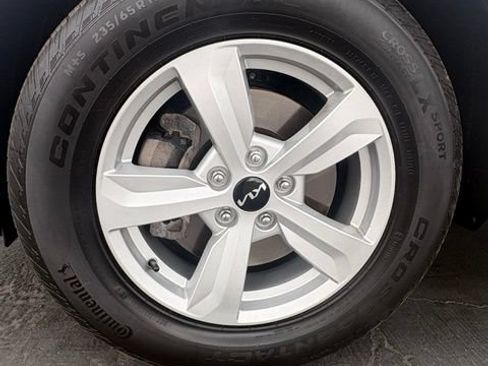 Certified 2025 Kia Sorento LX FWD image 6