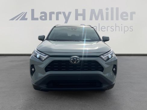 Used 2022 Toyota RAV4 XLE Premium image 8