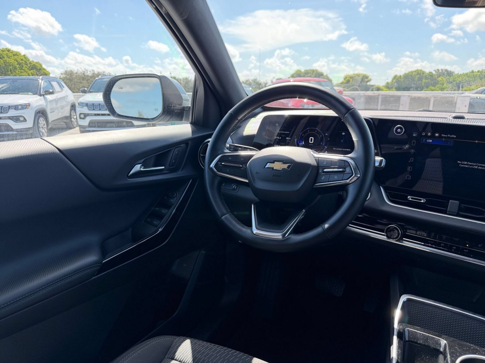 Used 2025 Chevrolet Equinox LT FWD image 28