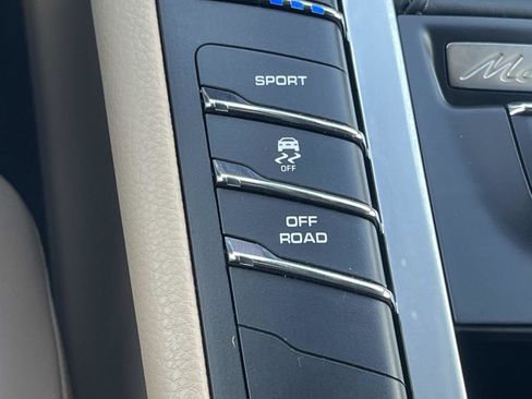 Used 2020 Porsche Macan AWD/4WD image 35