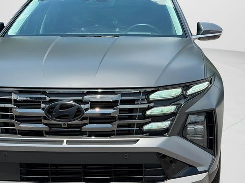 Used 2025 Hyundai Tucson Limited FWD image 25