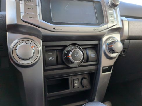 Used 2015 Toyota 4Runner SR5 AWD/4WD image 17