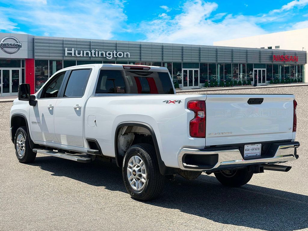 Used 2025 Chevrolet Silverado 2500 LT w/ Convenience Package AWD/4WD image 5