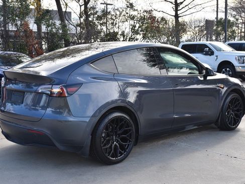 Used 2021 Tesla Model Y Long Range image 7