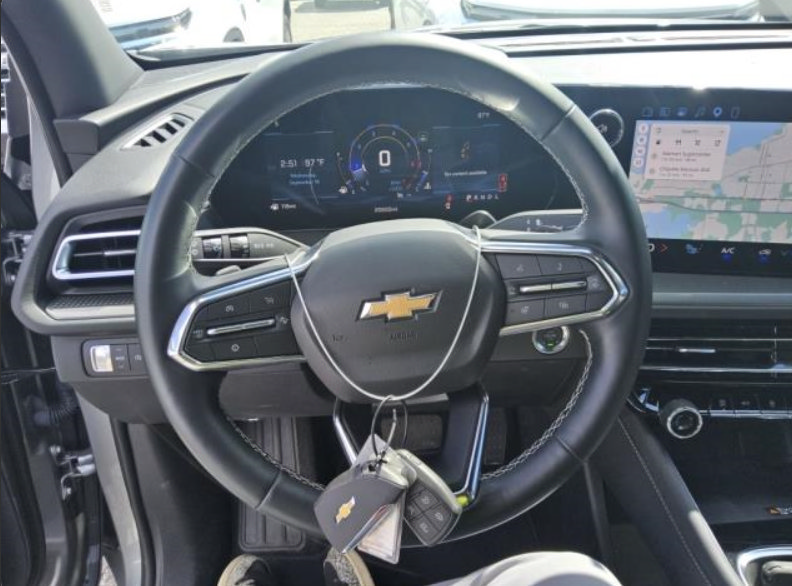 Used 2026 Chevrolet Traverse LT w/ Driver Confidence Package FWD image 3