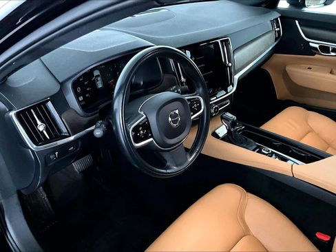 Used 2020 Volvo V90 T6 Cross Country image 18