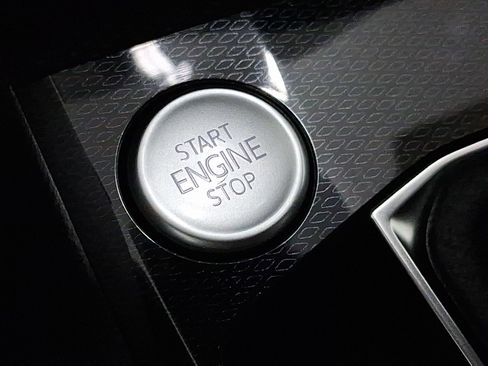 Used 2025 Volkswagen Taos S image 23