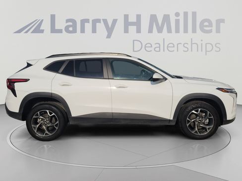 Certified 2025 Chevrolet Trax LT FWD image 6
