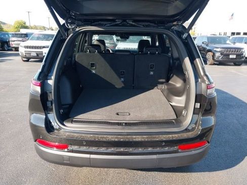 New 2025 Jeep Grand Cherokee Laredo image 23