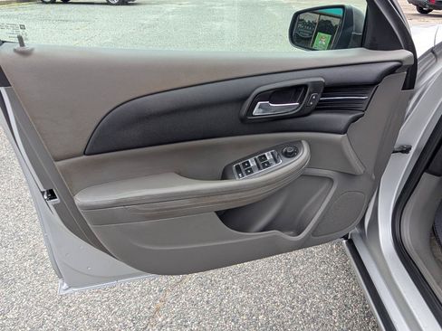 Used 2013 Chevrolet Malibu LS FWD image 11