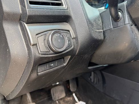 Used 2018 Ford Explorer XLT image 11