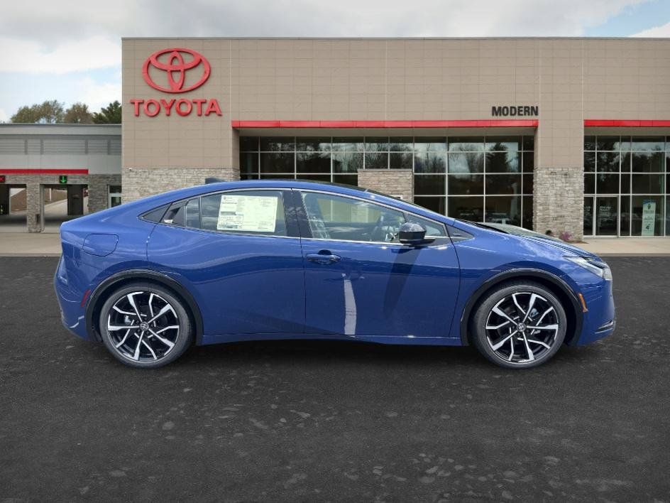 New 2026 Toyota Prius Plug-In Hybrid FWD image 7