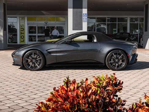 Used 2021 Aston Martin V8 Vantage Roadster image 25