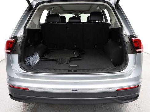 Used 2024 Volkswagen Tiguan SE image 27