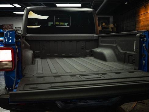 Used 2023 Jeep Gladiator Sport AWD/4WD image 7