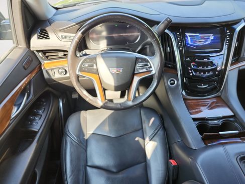 Used 2020 Cadillac Escalade Luxury AWD/4WD image 10