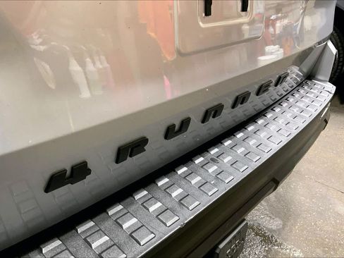 Used 2025 Toyota 4Runner SR5 AWD/4WD image 10