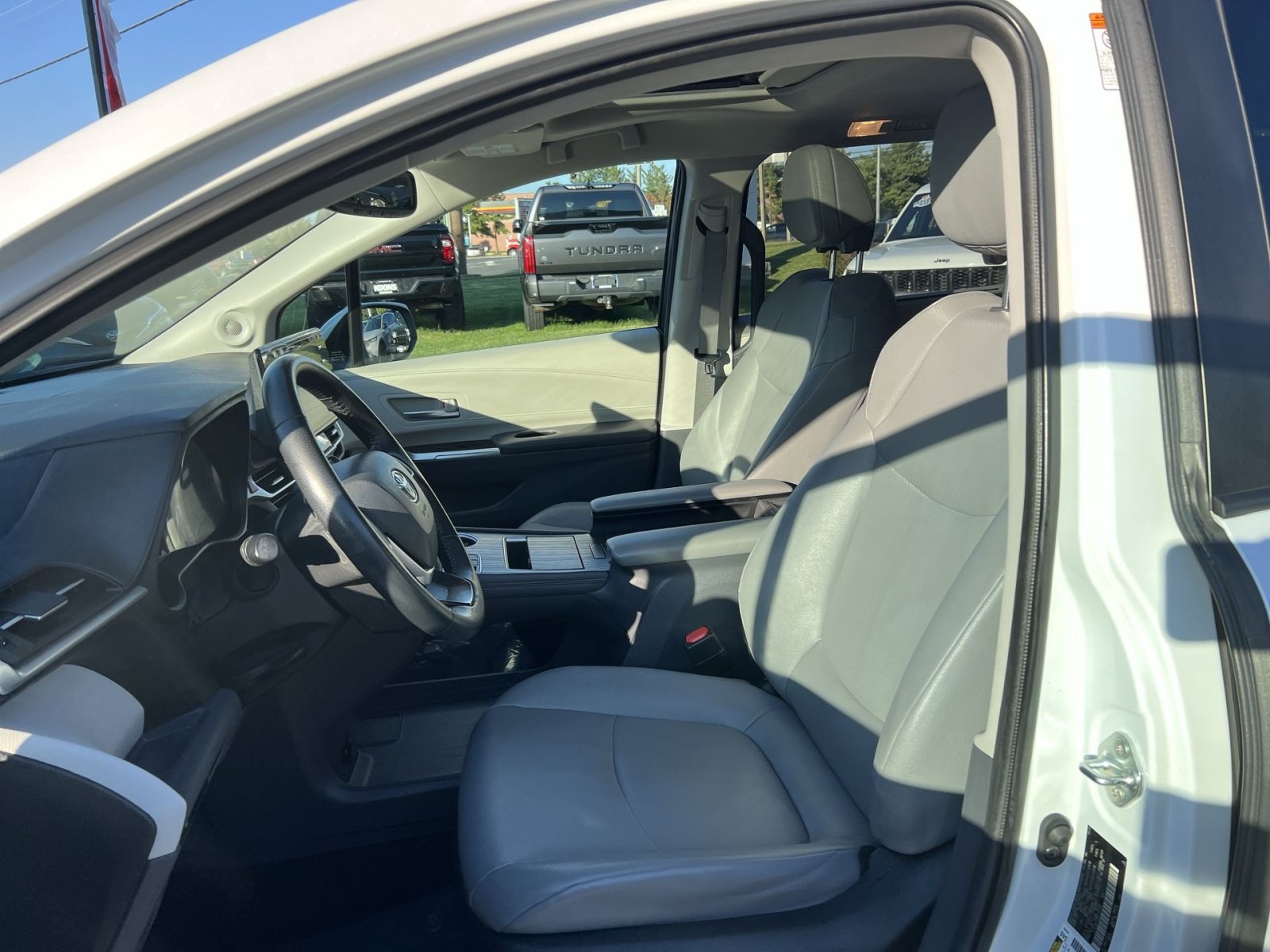 Used 2024 Toyota Sienna XLE w/ XLE Plus Package AWD/4WD image 13