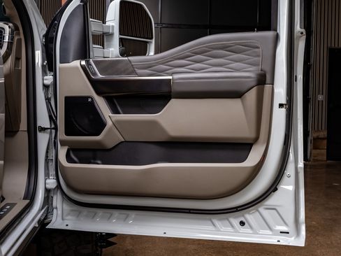 Used 2026 Ford F450 Platinum w/ Platinum Plus Package image 37