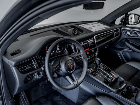 Certified 2025 Porsche Macan image 19