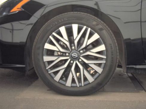 Used 2024 Nissan Altima 2.5 SV image 14