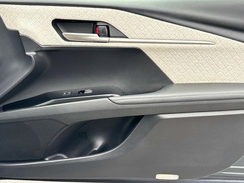 Used 2025 Toyota Camry XLE image 18