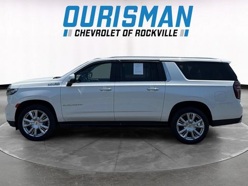 Used 2024 Chevrolet Suburban High Country w/ Premium Package AWD/4WD image 3