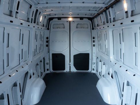 Used 2025 Mercedes-Benz Sprinter 2500 image 12