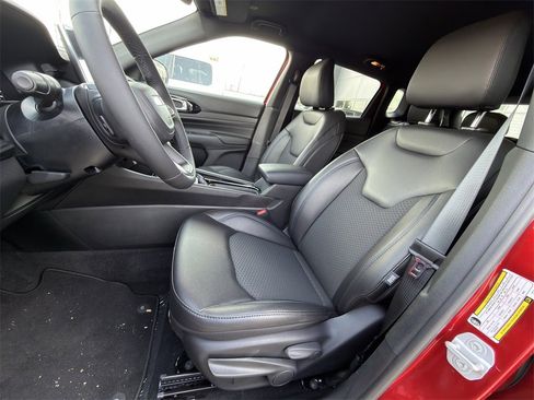 New 2026 Jeep Compass Latitude image 19