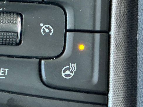 Used 2023 GMC Yukon SLT w/ SLT Luxury Package image 35