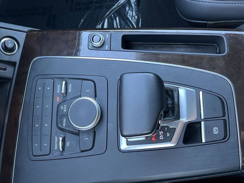 Used 2020 Audi Q5 2.0T Premium w/ Convenience Package image 22